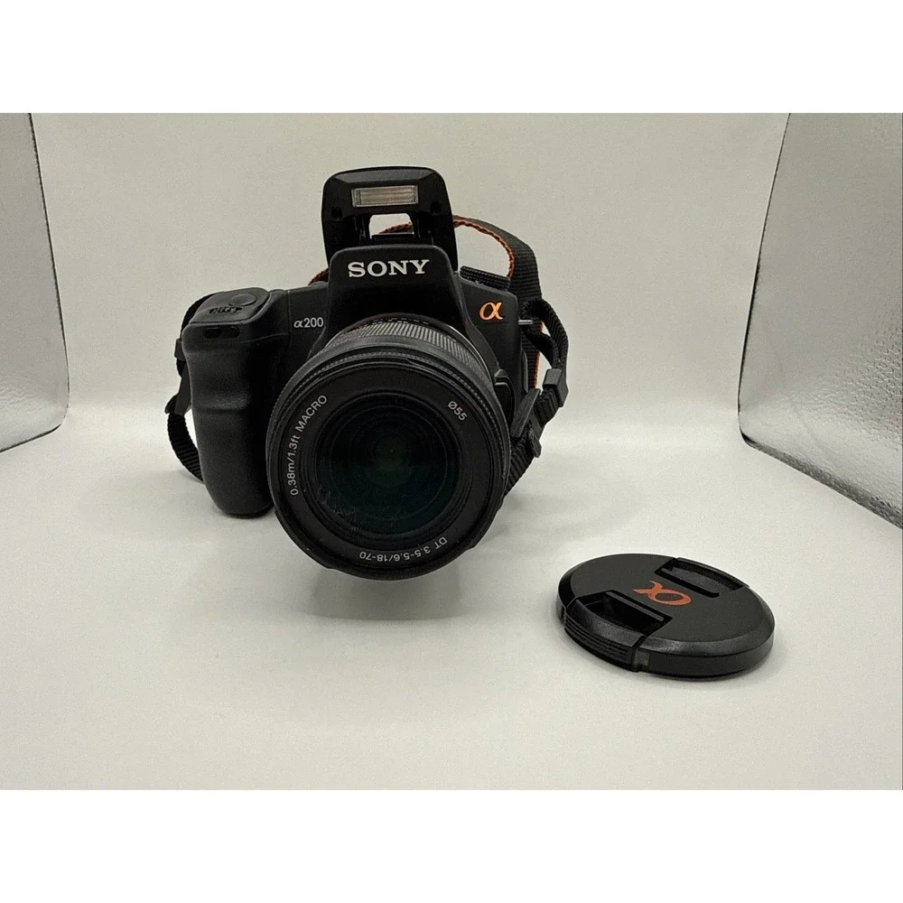 Sony‎ Alpha A200 DSLR Camera 10.2MP, Sony Lens DT 3.5-5.6/18-70 No Charger